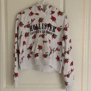 Red white and green Hollister crop top sweatshirt